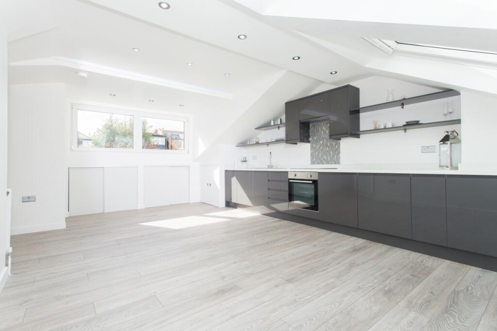 2 bed 1st Floor Flat for rent in Hornsey. From Hamptons - Muswell Hill