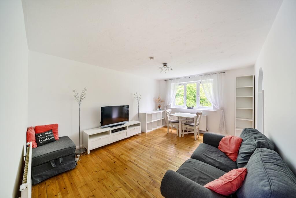 2 bed 1st Floor Flat for rent in Friern Barnet. From Hamptons - Muswell Hill