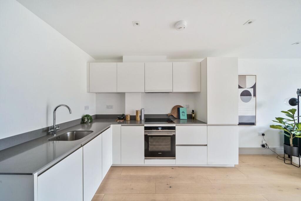 2 bed 1st Floor Flat for rent in Tottenham. From Hamptons - Muswell Hill