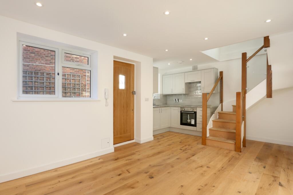 1 bed Detached for rent in Hornsey. From Hamptons - Muswell Hill