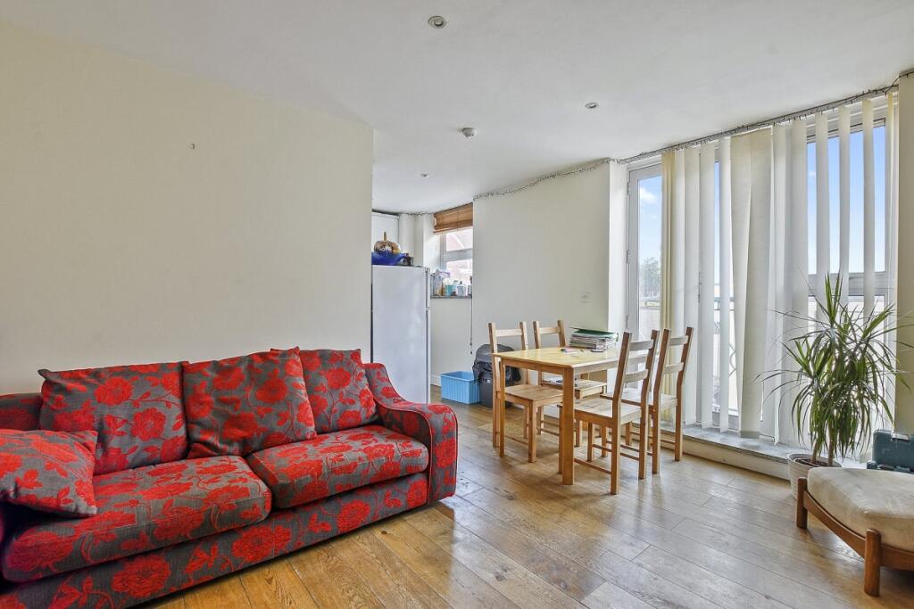 2 bed 1st Floor Flat for rent in Hornsey. From Hamptons - Muswell Hill