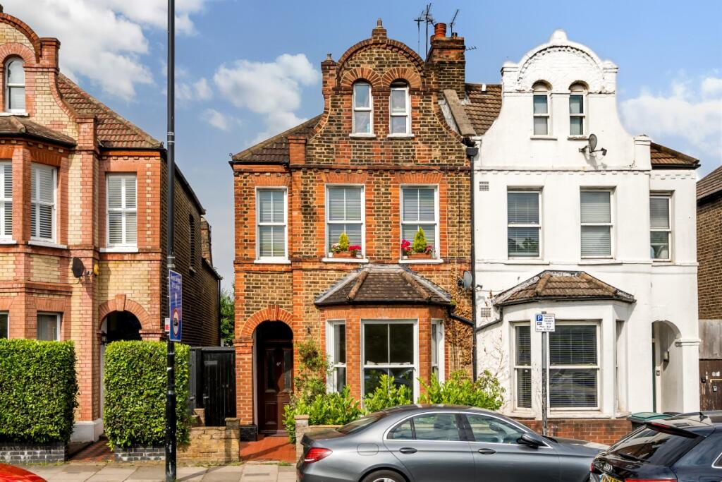 2 bed 1st Floor Flat for rent in Wood Green. From Hamptons - Muswell Hill
