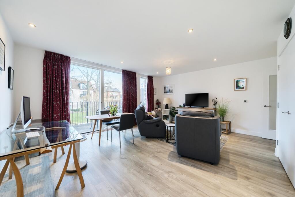2 bed 1st Floor Flat for rent in . From Hamptons - Muswell Hill
