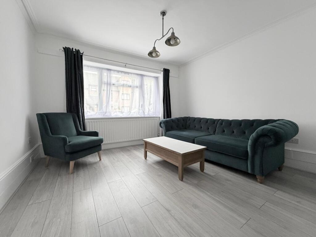 4 bed Mid Terraced House for rent in Tottenham. From Hamptons - Muswell Hill 4 bed Mid Terraced House for rent in Tottenham. From Hamptons - Muswell Hill