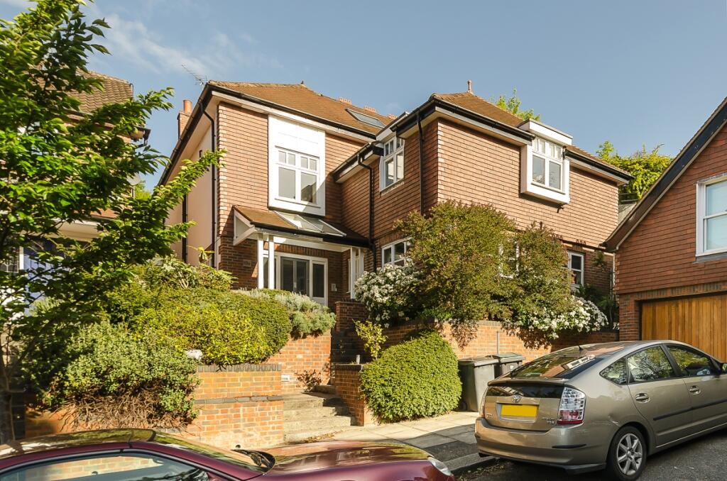 5 bed Detached for rent in Hornsey. From Hamptons - Muswell Hill