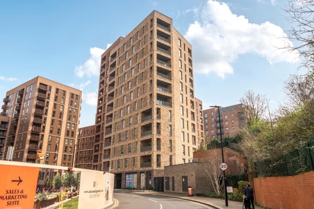 1 bed 1st Floor Flat for rent in Hornsey. From Hamptons - Muswell Hill