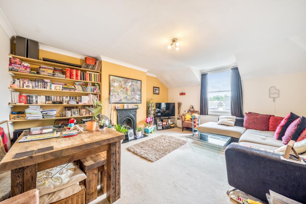 2 bed 1st Floor Flat for rent in Hornsey. From Hamptons - Muswell Hill