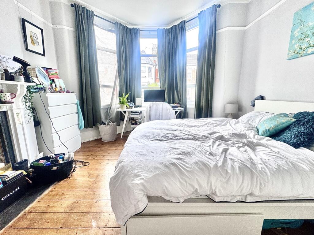 5 bed Mid Terraced House for rent in Tottenham. From Hamptons - Muswell Hill 5 bed Mid Terraced House for rent in Tottenham. From Hamptons - Muswell Hill