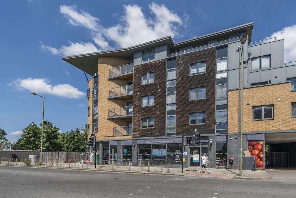 2 bed 1st Floor Flat for rent in Friern Barnet. From Hamptons - Muswell Hill