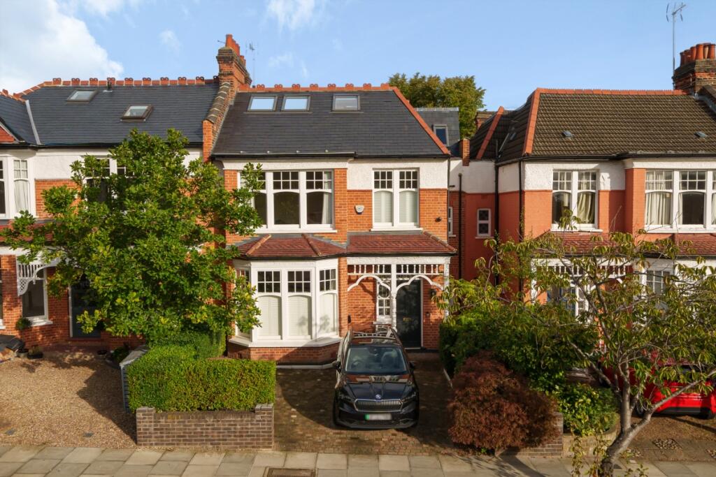 6 bed Semi Detached for rent in Hornsey. From Hamptons - Muswell Hill