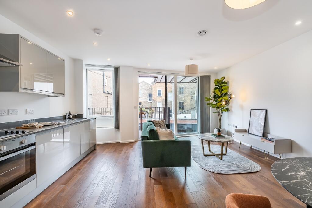 3 bed Duplex for rent in Hackney. From Hamptons - Muswell Hill