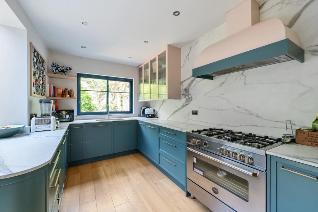 5 bed Detached for rent in Hornsey. From Hamptons - Muswell Hill 5 bed Detached for rent in Hornsey. From Hamptons - Muswell Hill