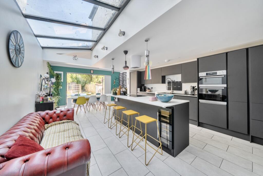4 bed 1st Floor Flat for rent in Tottenham. From Hamptons - Muswell Hill