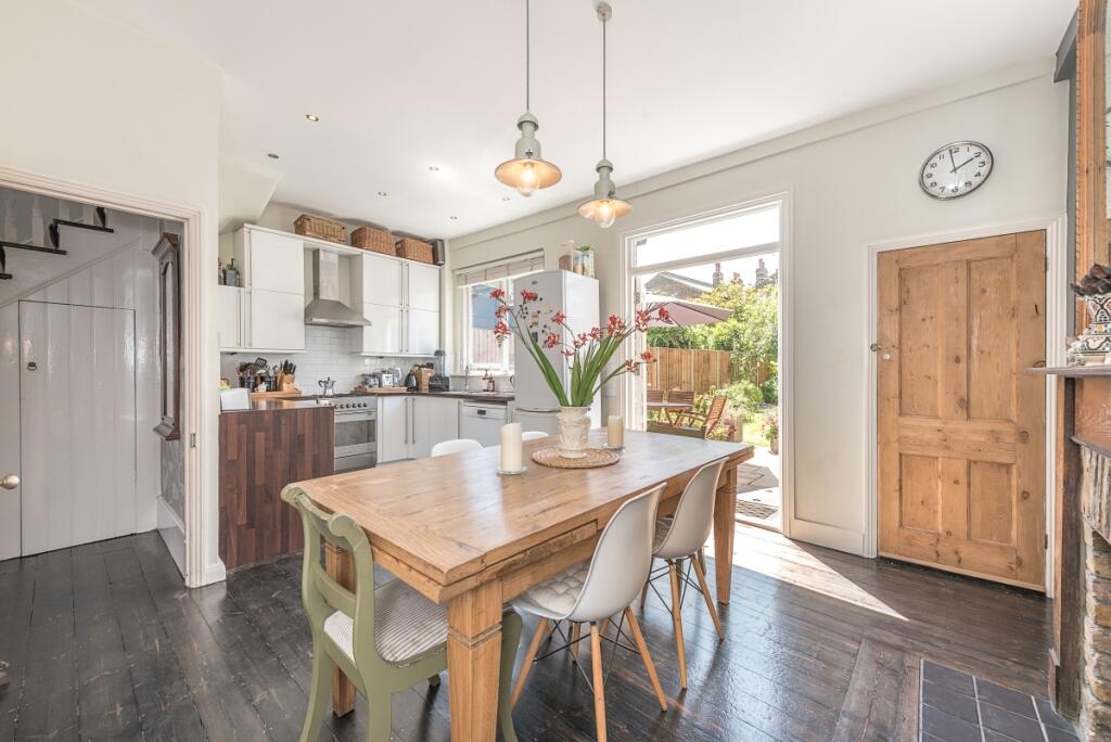 5 bed End of Terrace for rent in Wood Green. From Hamptons - Muswell Hill