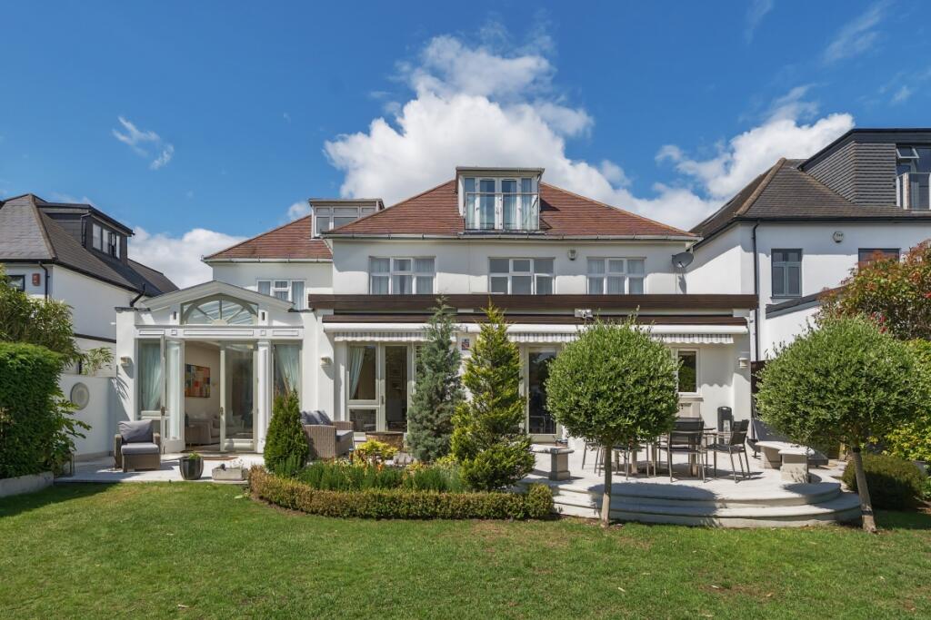 6 bed Detached for rent in Finchley. From Hamptons - Muswell Hill
