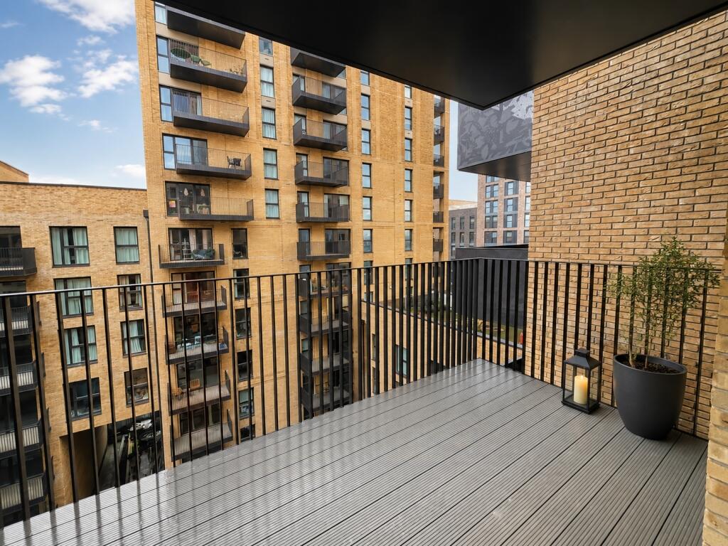 3 bed 1st Floor Flat for rent in Walthamstow. From Hamptons - Muswell Hill