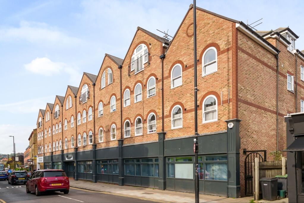 2 bed 1st Floor Flat for rent in Hornsey. From Hamptons - Muswell Hill