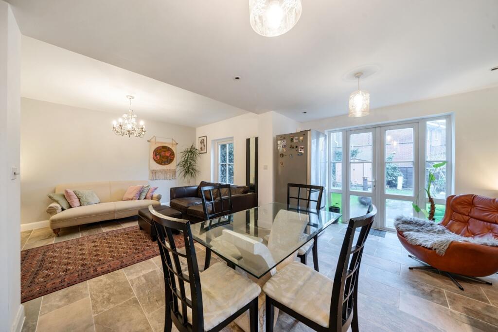 1 bed 1st Floor Flat for rent in Hornsey. From Hamptons - Muswell Hill