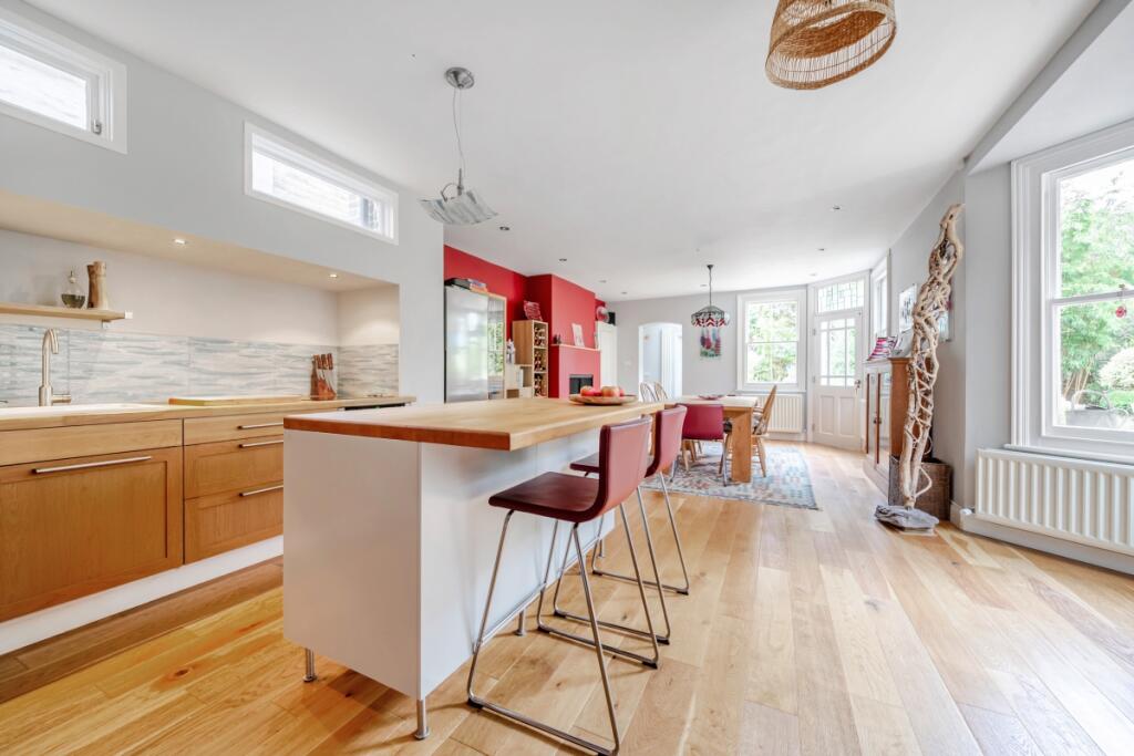 3 bed Detached for rent in Hornsey. From Hamptons - Muswell Hill