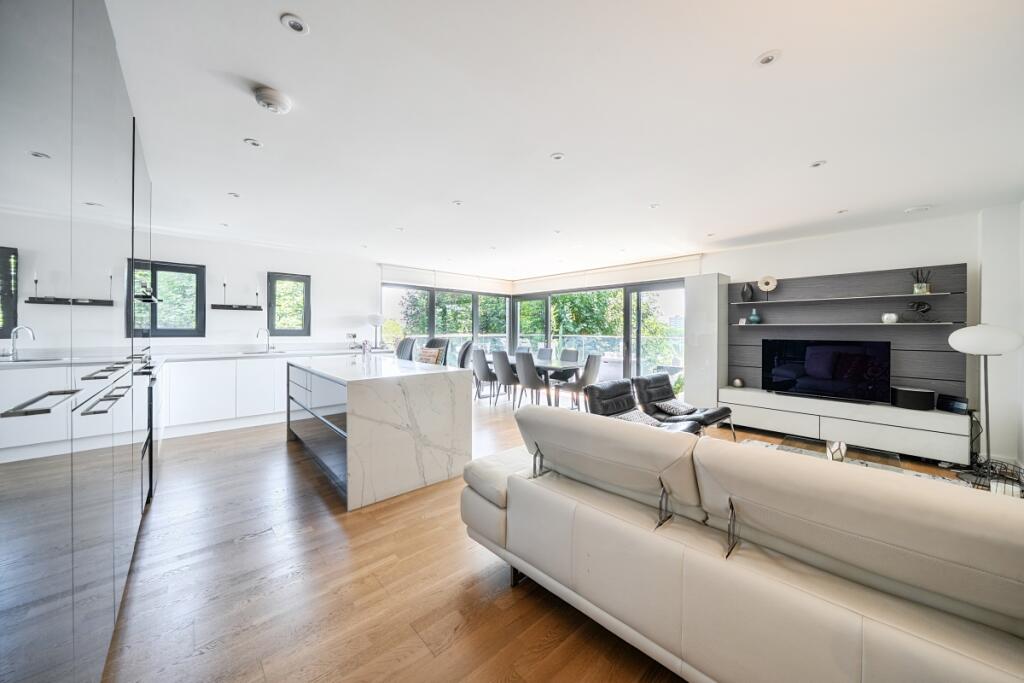 2 bed Penthouse for rent in Hornsey. From Hamptons - Muswell Hill
