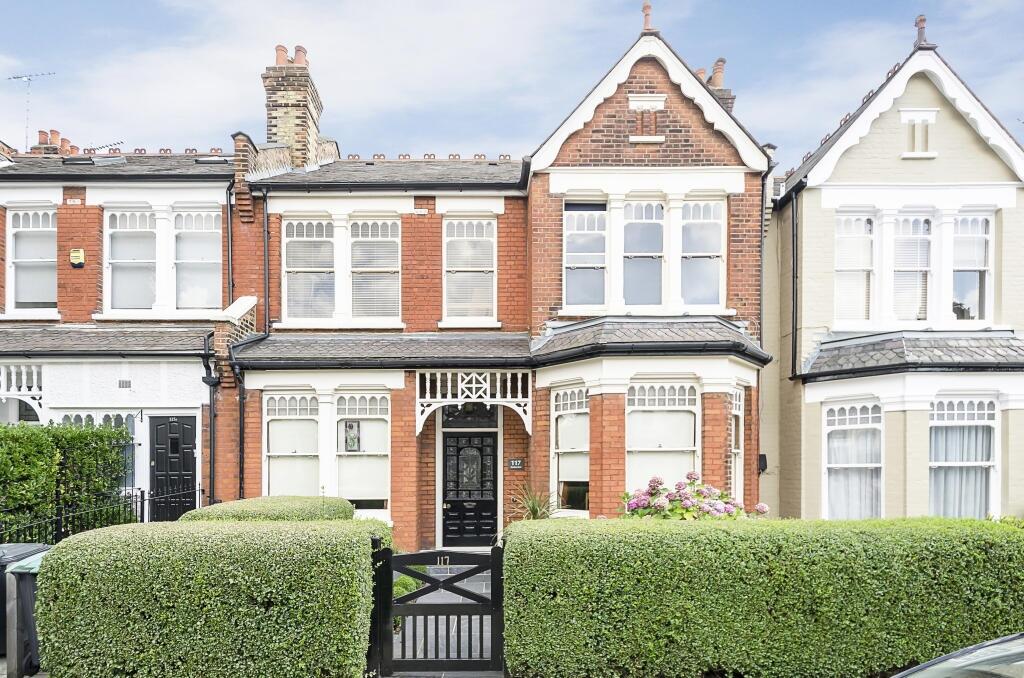 5 bed Detached for rent in Hornsey. From Hamptons - Muswell Hill