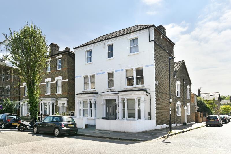 1 bed 1st Floor Flat for rent in Hornsey. From Hamptons - Muswell Hill