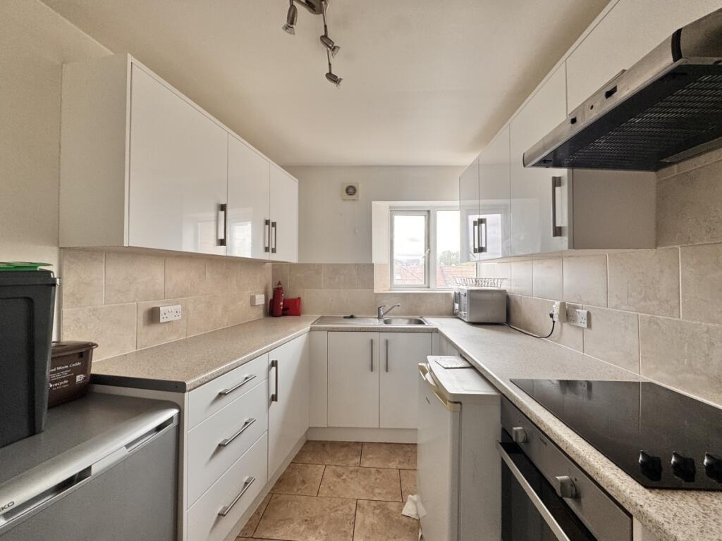 3 bed 1st Floor Flat for rent in Hornsey. From Hamptons - Muswell Hill