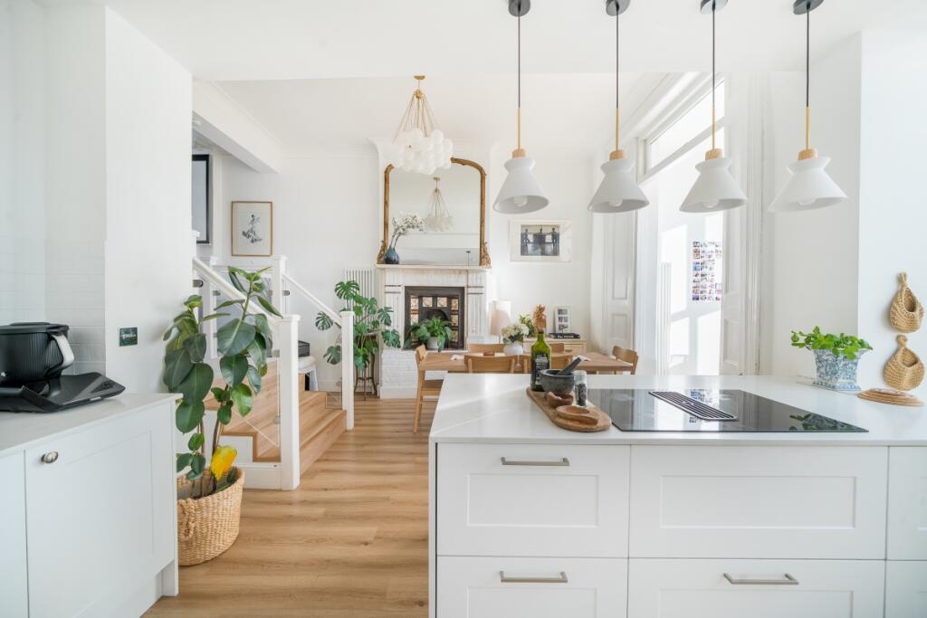 5 bed Mid Terraced House for rent in Hornsey. From Hamptons - Muswell Hill