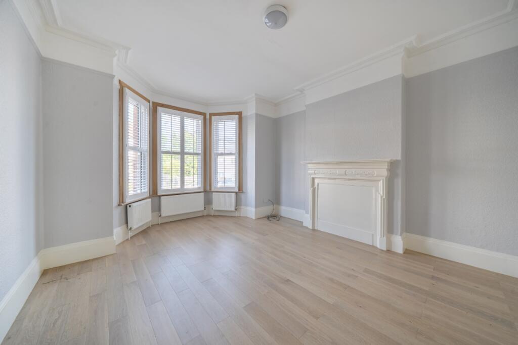 2 bed 1st Floor Flat for rent in Friern Barnet. From Hamptons - Muswell Hill