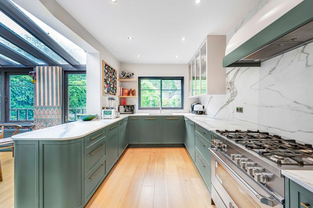 5 bed Detached for rent in Hornsey. From Hamptons - Muswell Hill
