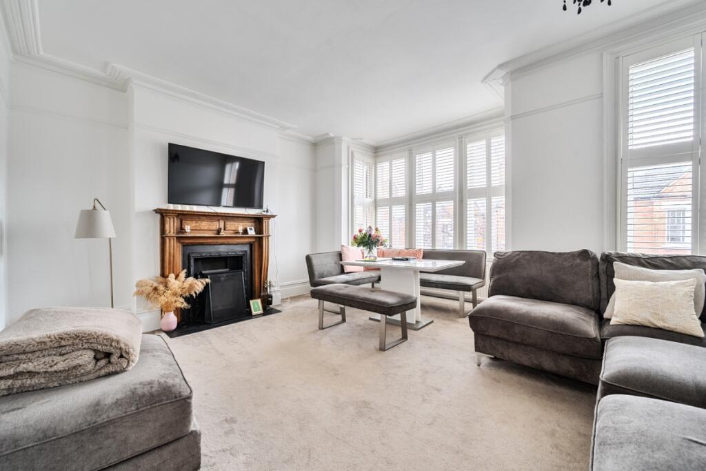 3 bed 1st Floor Flat for rent in Finchley. From Hamptons - Muswell Hill