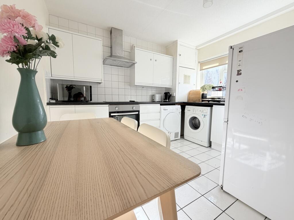 3 bed Mid Terraced House for rent in Stoke Newington. From Hamptons - Muswell Hill 3 bed Mid Terraced House for rent in Stoke Newington. From Hamptons - Muswell Hill