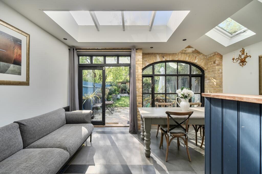 6 bed Mid Terraced House for rent in Hornsey. From Hamptons - Muswell Hill