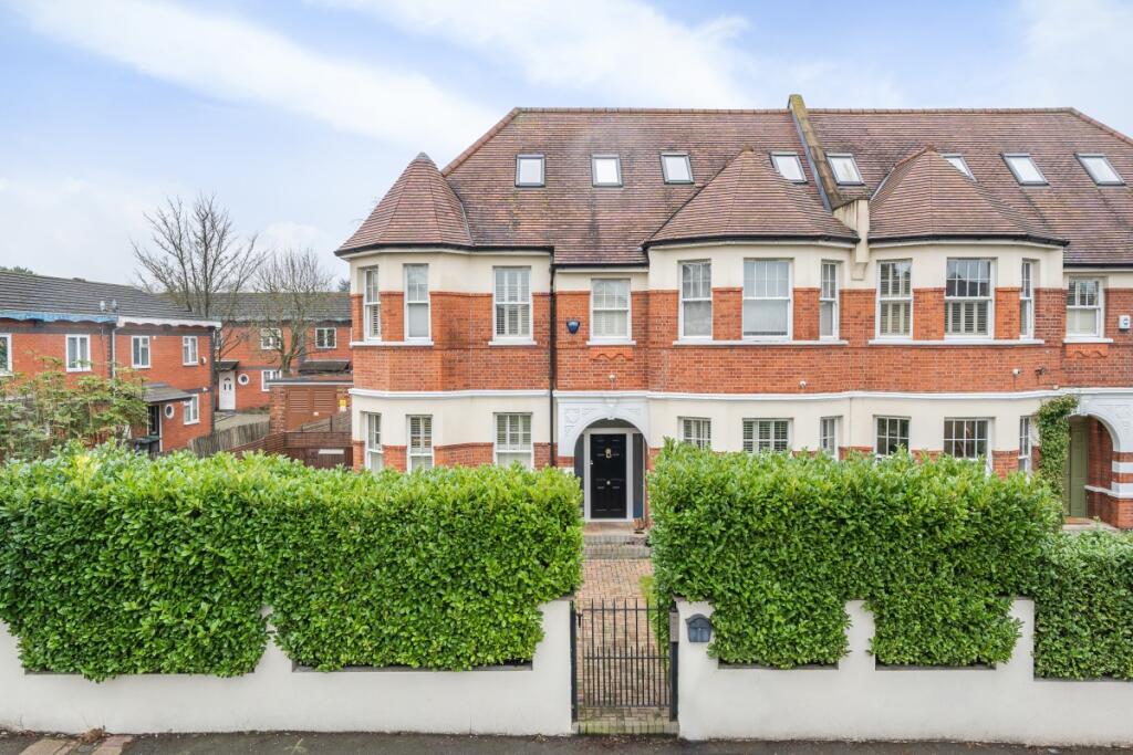 6 bed Semi Detached for rent in Friern Barnet. From Hamptons - Muswell Hill