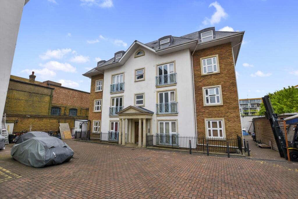 2 bed 1st Floor Flat for rent in Hornsey. From Hamptons - Muswell Hill