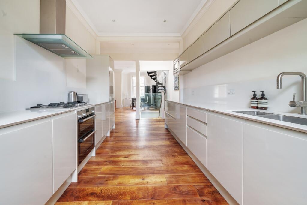 3 bed 1st Floor Flat for rent in Paddington. From Hamptons - Notting Hill