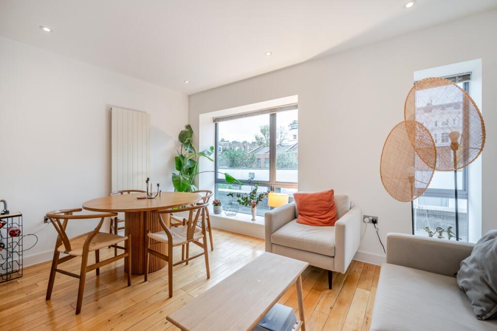 2 bed Mews for rent in Kensington. From Hamptons - Notting Hill 2 bed Mews for rent in Kensington. From Hamptons - Notting Hill