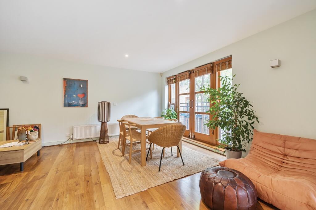 3 bed Mews for rent in Kensington. From Hamptons - Notting Hill