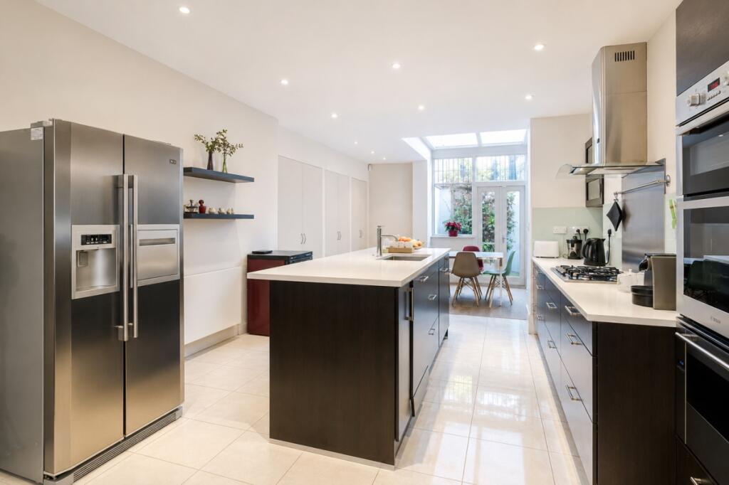 5 bed Mid Terraced House for rent in Kensington. From Hamptons - Notting Hill