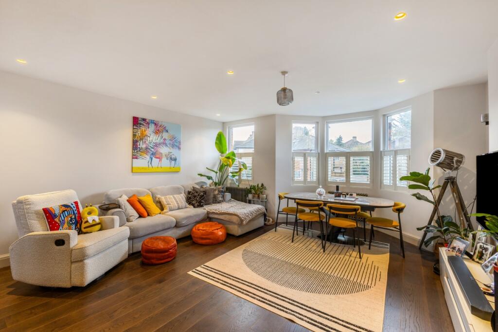 2 bed 1st Floor Flat for rent in Willesden. From Hamptons - Notting Hill