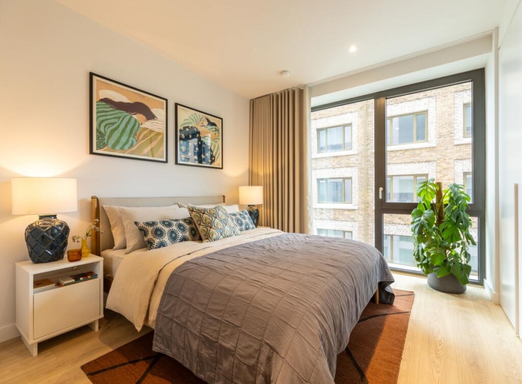 2 bed 1st Floor Flat for rent in . From Hamptons - Notting Hill