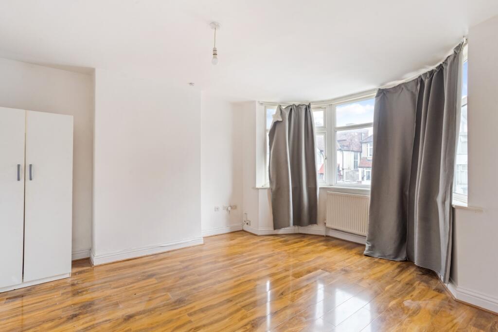 4 bed 1st Floor Flat for rent in Willesden. From Hamptons - Notting Hill
