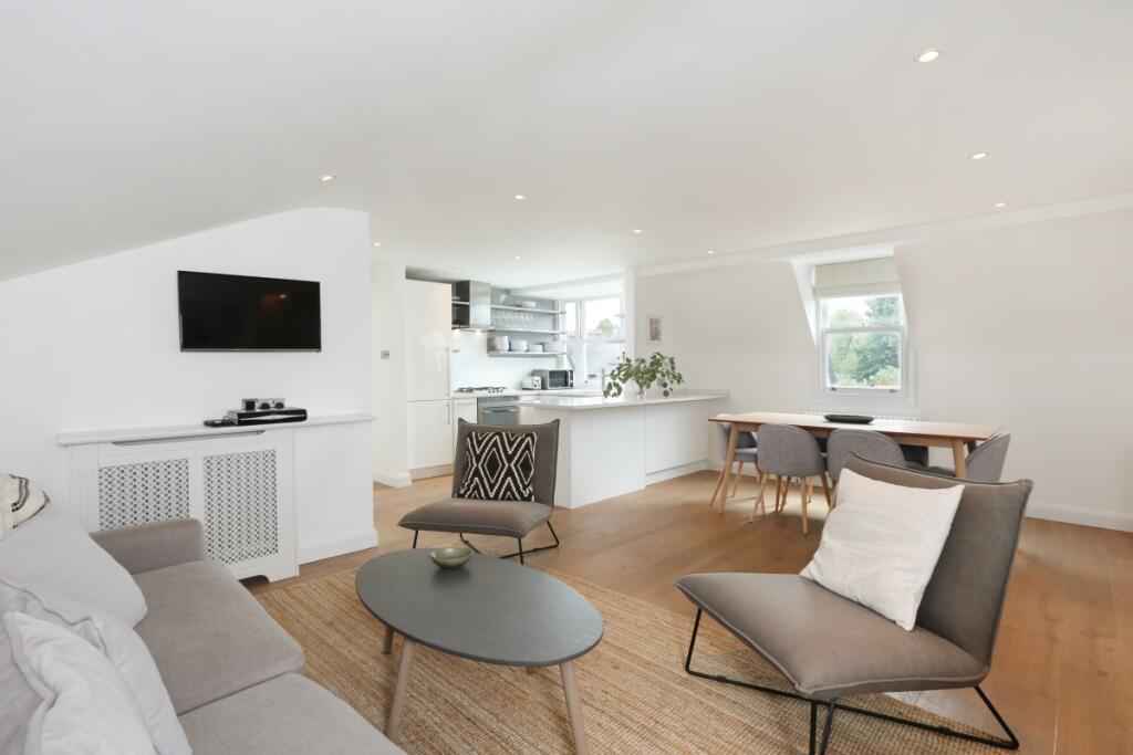 2 bed 1st Floor Flat for rent in Kensington. From Hamptons - Notting Hill