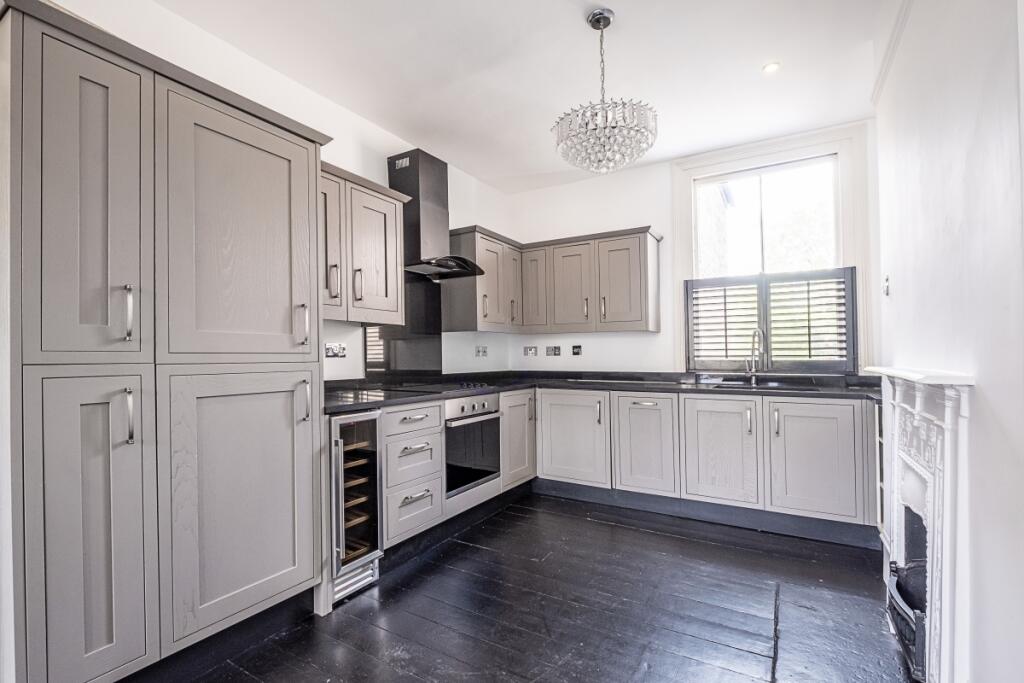 2 bed Annexe for rent in Willesden. From Hamptons - Notting Hill