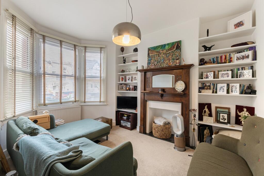2 bed 1st Floor Flat for rent in Willesden. From Hamptons - Notting Hill