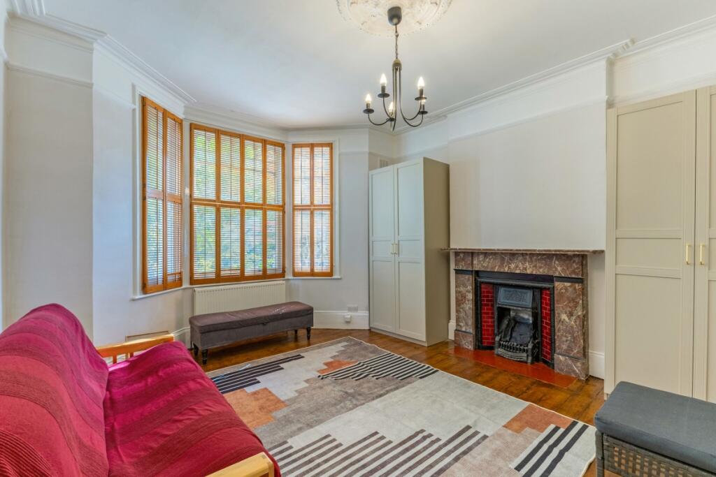 4 bed 1st Floor Flat for rent in Willesden. From Hamptons - Notting Hill 4 bed 1st Floor Flat for rent in Willesden. From Hamptons - Notting Hill