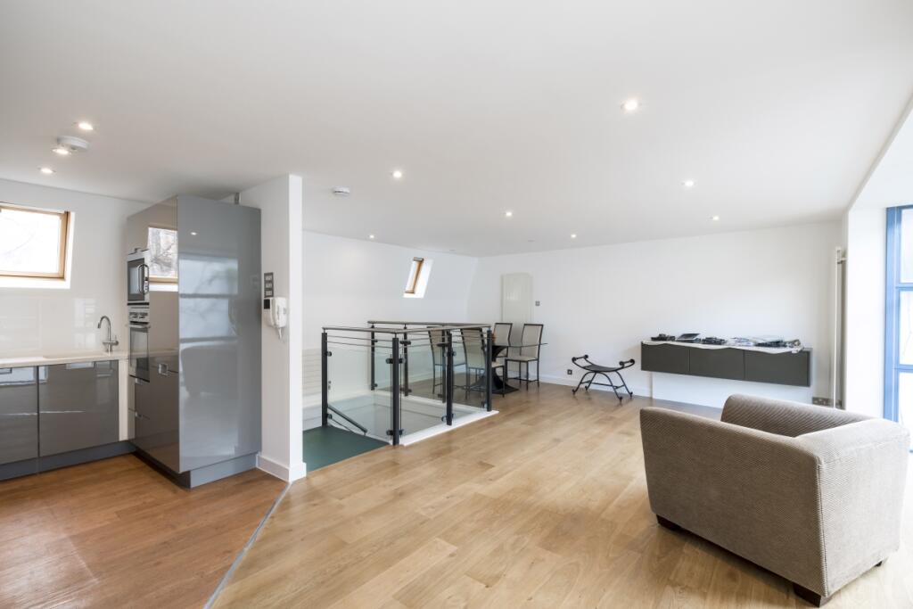 2 bed Mews for rent in Kensington. From Hamptons - Notting Hill