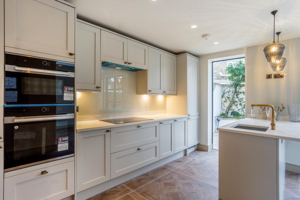 4 bed Maisonette for rent in Fulham. From Hamptons International Sales - Parsons Green