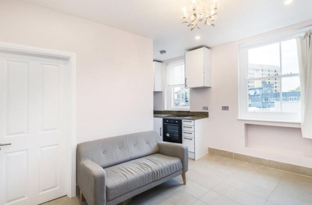 1 bed Flat for rent in Kensington. From Hamptons International Sales - Parsons Green