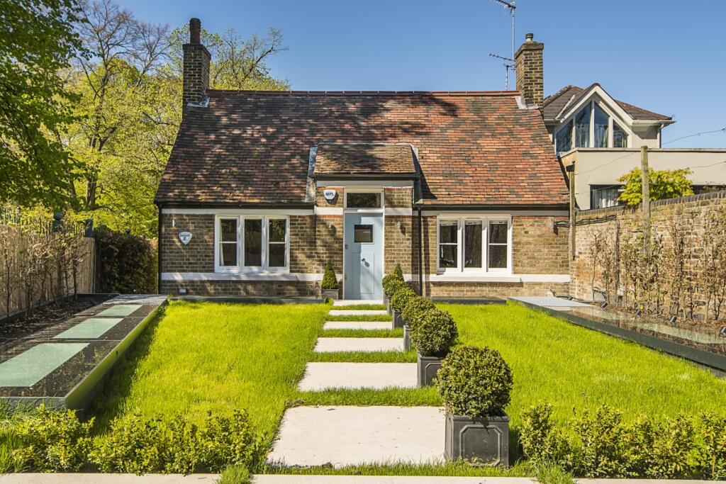 4 bed Detached for rent in Hammersmith. From Hamptons Sales - Parsons Green & Fulham